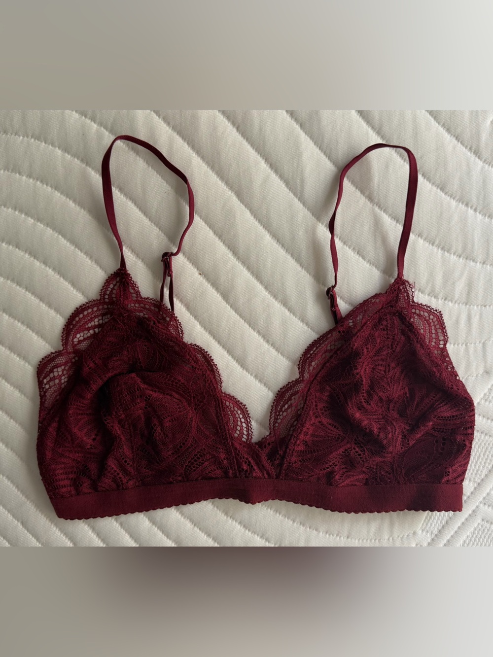 Aritzia & Aerie Lace Bralette Duo in Ivory & Burgundy - Picture 3 of 4